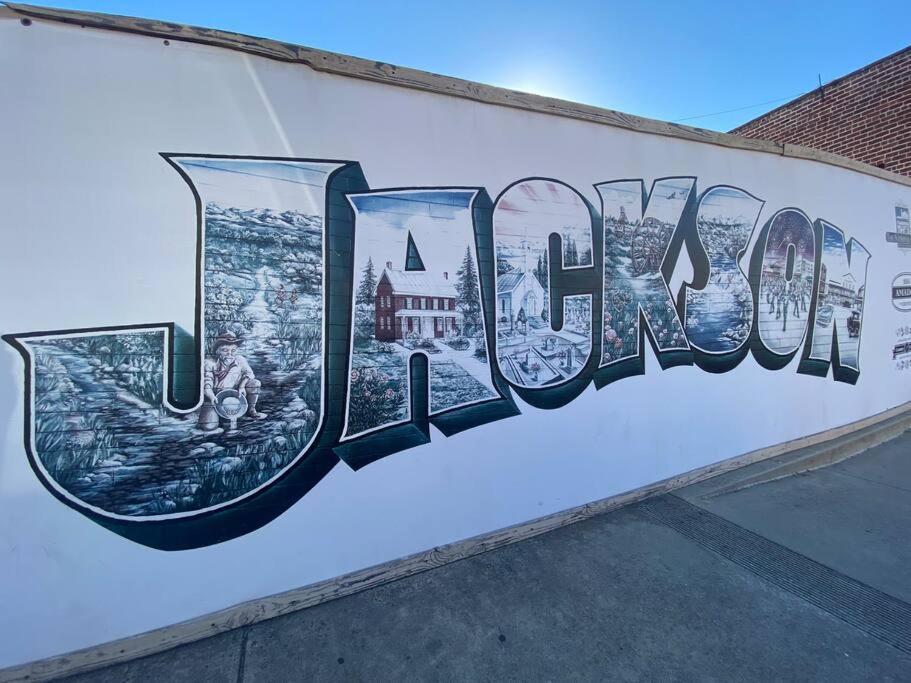 Spacious Downtown Jackson Retreat- Historic Hangout Extérieur photo