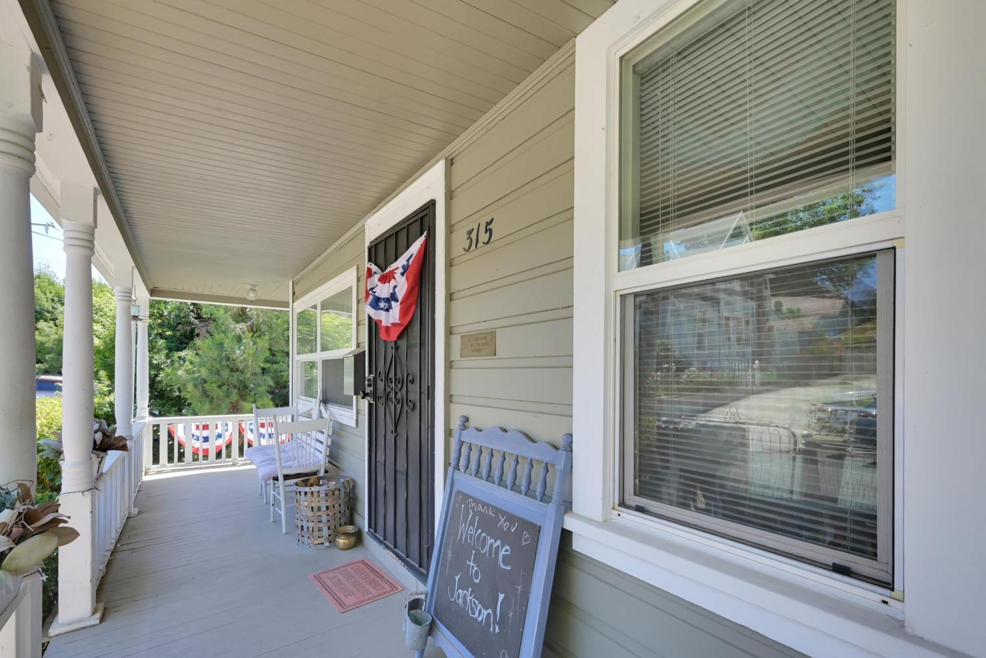 Spacious Downtown Jackson Retreat- Historic Hangout Extérieur photo